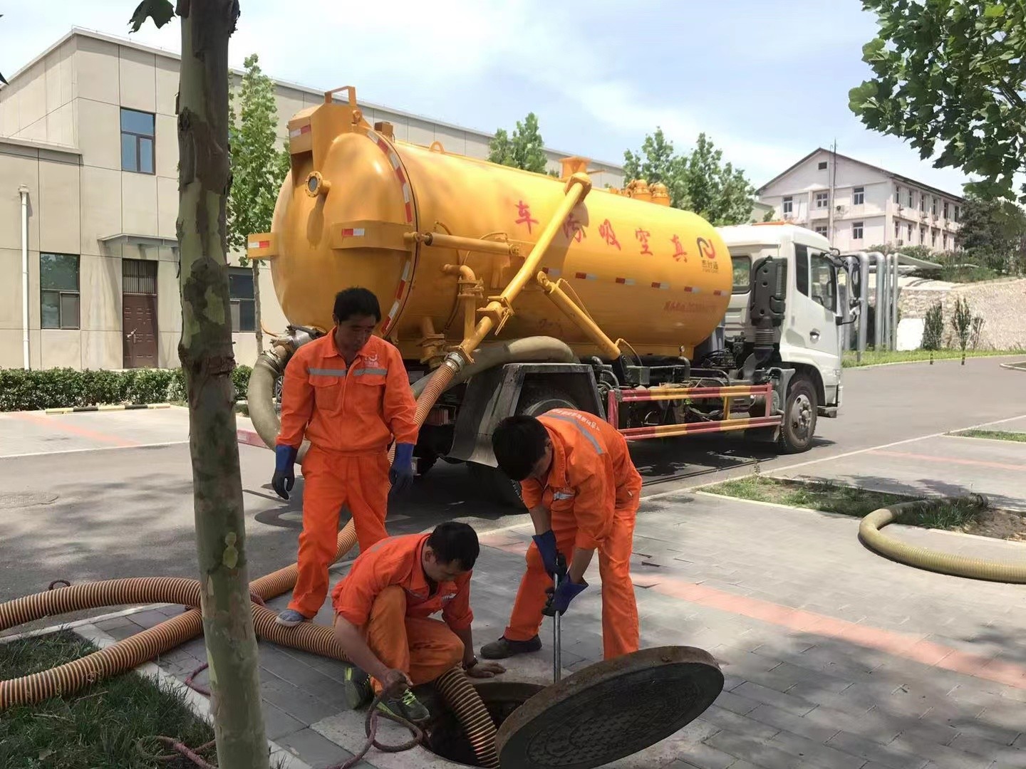 昌化镇化粪池清理与5-8吨吸粪车施工效率分析